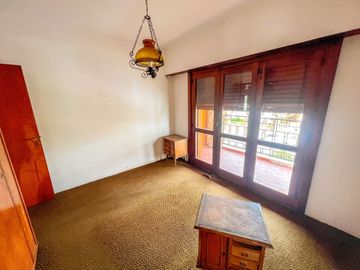 CASA 5 AMBIENTES PILETA JARDÍN RAFAEL CALZADA