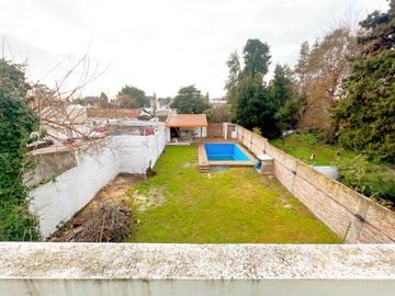 CASA 5 AMBIENTES PILETA JARDÍN RAFAEL CALZADA