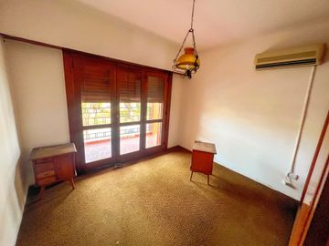 CASA 5 AMBIENTES PILETA JARDÍN RAFAEL CALZADA