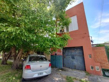 Venta Casa mas 2 departamentos Rafael Calzada
