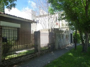 Venta Casa mas 2 departamentos Rafael Calzada