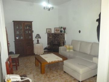 Venta Casa mas 2 departamentos Rafael Calzada