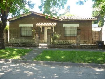 Venta Casa mas 2 departamentos Rafael Calzada