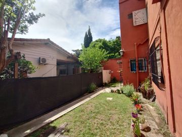 Venta Casa mas 2 departamentos Rafael Calzada