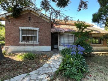 CASA 5 AMBIENTES EN VENTA LONGCHAMPS 3000mt2