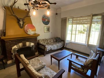 CASA 5 AMBIENTES EN VENTA LONGCHAMPS 3000mt2