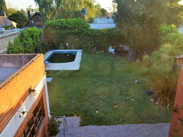VENTA CASA 5 AMBIENTES EN LONGCHAMPS
