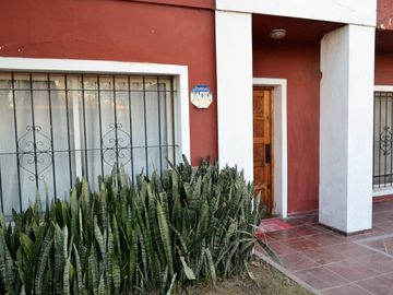 VENTA CASA 5 AMBIENTES EN LONGCHAMPS