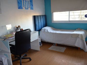 VENTA CASA 5 AMBIENTES EN LONGCHAMPS