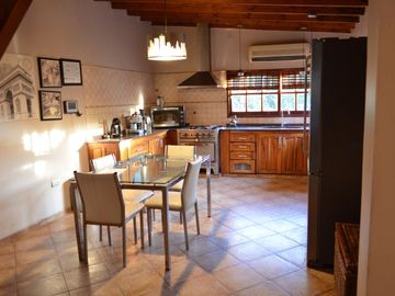 VENTA CASA 5 AMBIENTES EN LONGCHAMPS