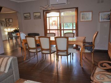 VENTA CASA 5 AMBIENTES EN LONGCHAMPS