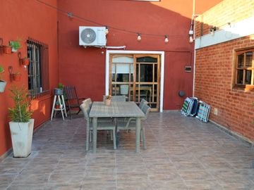 VENTA CASA 5 AMBIENTES EN LONGCHAMPS