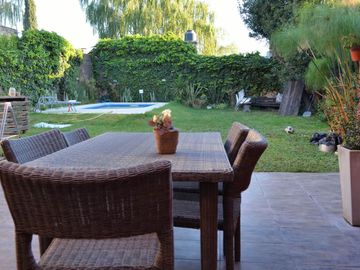 VENTA CASA 5 AMBIENTES EN LONGCHAMPS