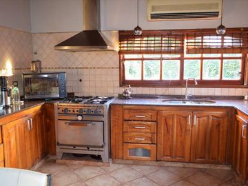 VENTA CASA 5 AMBIENTES EN LONGCHAMPS