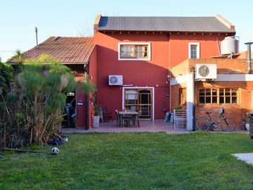 VENTA CASA 5 AMBIENTES EN LONGCHAMPS