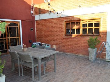 VENTA CASA 5 AMBIENTES EN LONGCHAMPS