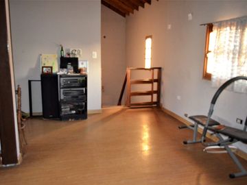 VENTA CASA 5 AMBIENTES EN LONGCHAMPS