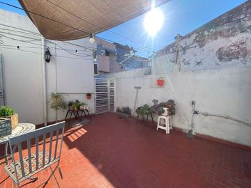 VENTA PH 4 AMBIENTES EN BERAZATEGUI CON PATIO