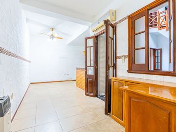 CASA DE PASILLO EN VENTA LOURDES TRES DORMITORIOS