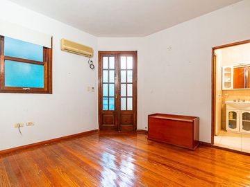 CASA DE PASILLO EN VENTA LOURDES TRES DORMITORIOS