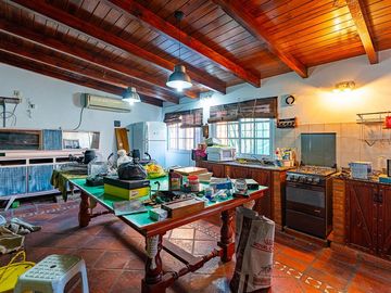 CASA DE PASILLO EN VENTA LOURDES TRES DORMITORIOS