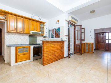 CASA DE PASILLO EN VENTA LOURDES TRES DORMITORIOS