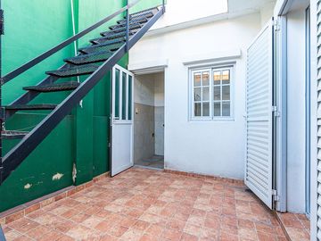 CASA DE PASILLO EN VENTA LOURDES TRES DORMITORIOS