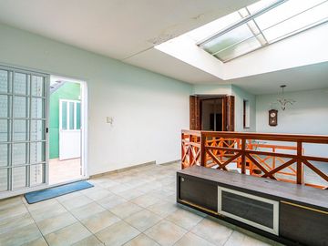 CASA DE PASILLO EN VENTA LOURDES TRES DORMITORIOS