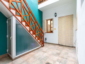 CASA DE PASILLO EN VENTA LOURDES TRES DORMITORIOS