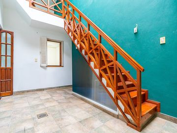 CASA DE PASILLO EN VENTA LOURDES TRES DORMITORIOS