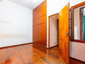 CASA DE PASILLO EN VENTA LOURDES TRES DORMITORIOS