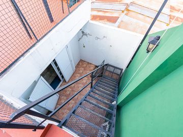CASA DE PASILLO EN VENTA LOURDES TRES DORMITORIOS