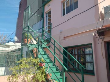 Departamento PH tipo casa, en venta Flores