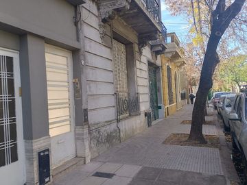 Departamento PH tipo casa, en venta Flores
