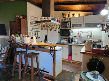 VENTA CASA 5 AMB PILETA A  RECICLAR ITUZAINGO