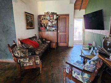 VENTA CASA 5 AMB PILETA A  RECICLAR ITUZAINGO