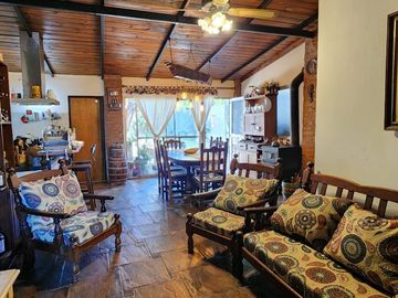 VENTA CASA 5 AMB PILETA A  RECICLAR ITUZAINGO