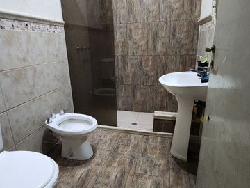 VENTA CASA 5 AMB PILETA A  RECICLAR ITUZAINGO