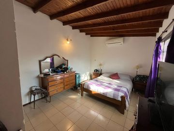 VENTA CASA 5 AMB PILETA A  RECICLAR ITUZAINGO