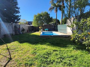 VENTA CASA 5 AMB PILETA A  RECICLAR ITUZAINGO