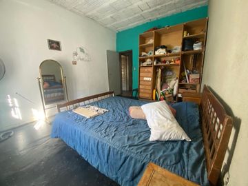 VENTA CASA 5 AMB PILETA A  RECICLAR ITUZAINGO