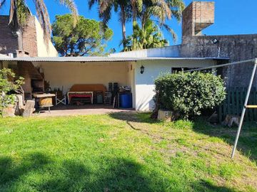 VENTA CASA 5 AMB PILETA A  RECICLAR ITUZAINGO