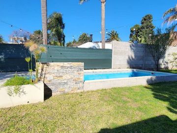 VENTA CASA 5 AMB PILETA A  RECICLAR ITUZAINGO