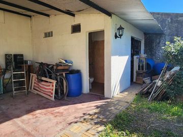 VENTA CASA 5 AMB PILETA A  RECICLAR ITUZAINGO