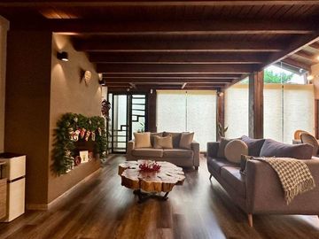 Casa 5 ambientes, 4 dormitorios, 3 cocheras