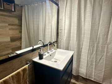 Casa 5 ambientes, 4 dormitorios, 3 cocheras