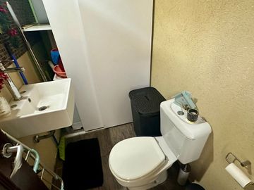 Casa 5 ambientes, 4 dormitorios, 3 cocheras