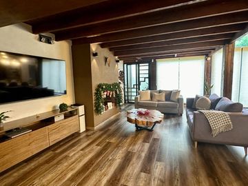 Casa 5 ambientes, 4 dormitorios, 3 cocheras