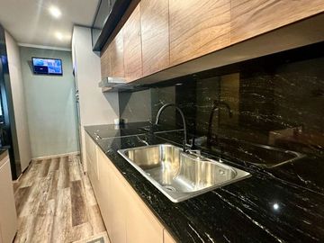 Casa 5 ambientes, 4 dormitorios, 3 cocheras
