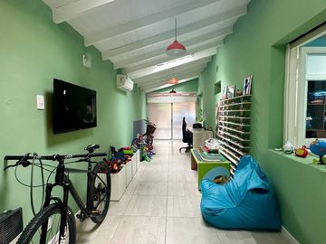 Casa 5 ambientes, 4 dormitorios, 3 cocheras